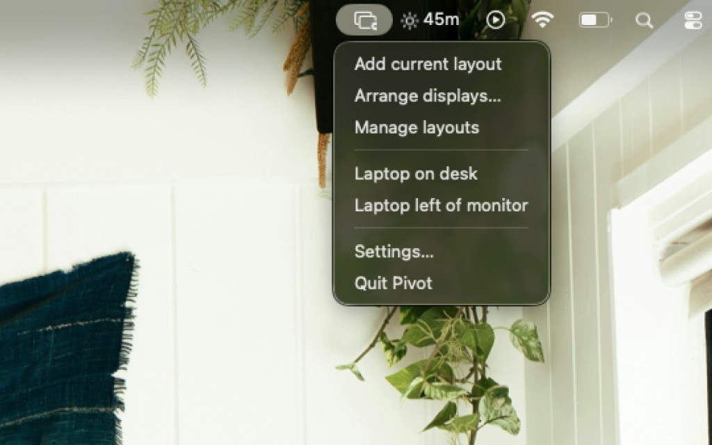Pivot in the macOS menu bar with saved layouts Laptop on desk and Laptop left of monitor